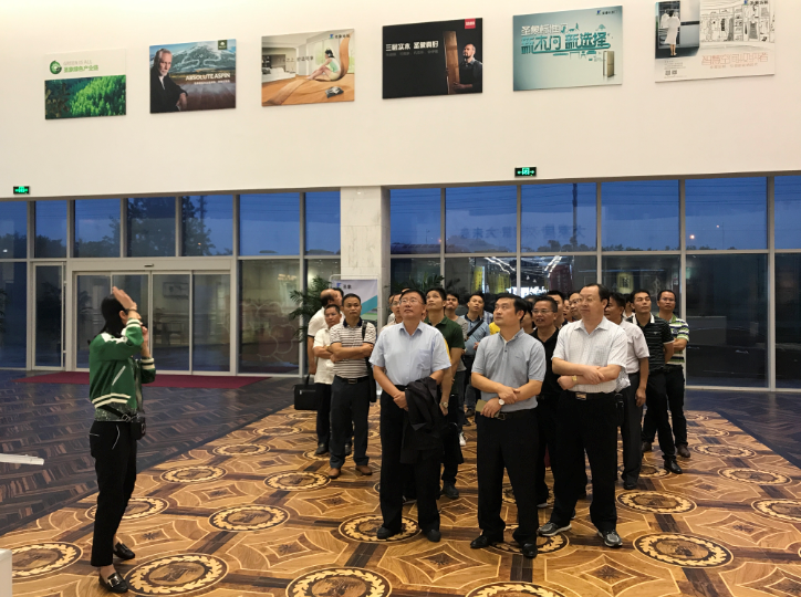 广西林业产业行业协会李可夫理事长带领  广西林业企业代表团考察胜天国际人造…
